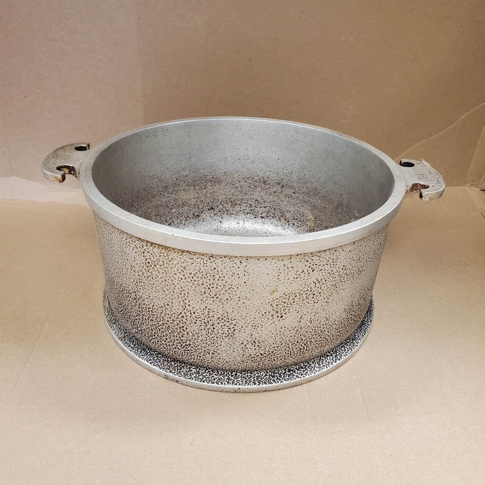 Guardian Service Vintage Hammered Aluminum Pot